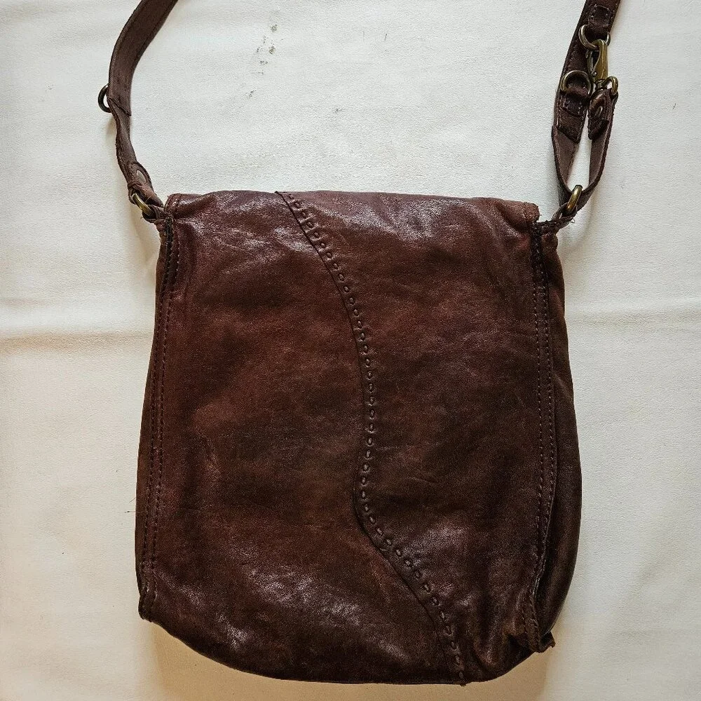 Lucky Brand Brown Abbey Road Fold-over Crossbody Bag. - Picture 4 of 7